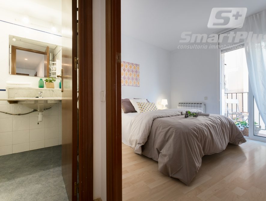 Habitación principal y lavabo