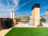 Ático dúplex reformado con terraza privada, aerotermia y parking en Barcelona