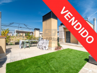 Ático dúplex reformado con terraza privada, aerotermia y parking en Barcelona